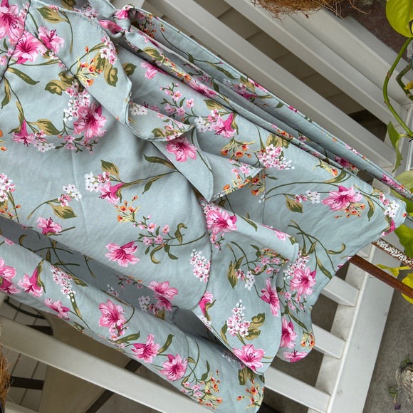 NWT Lily Rose Sz-L Beautiful, Unique, Great Design-Square Neck or Cold Shoulder - Picture 7 of 17